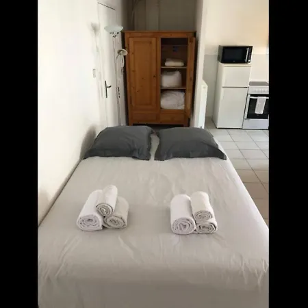 En Cevennes - 2nd Floor 아파트 *